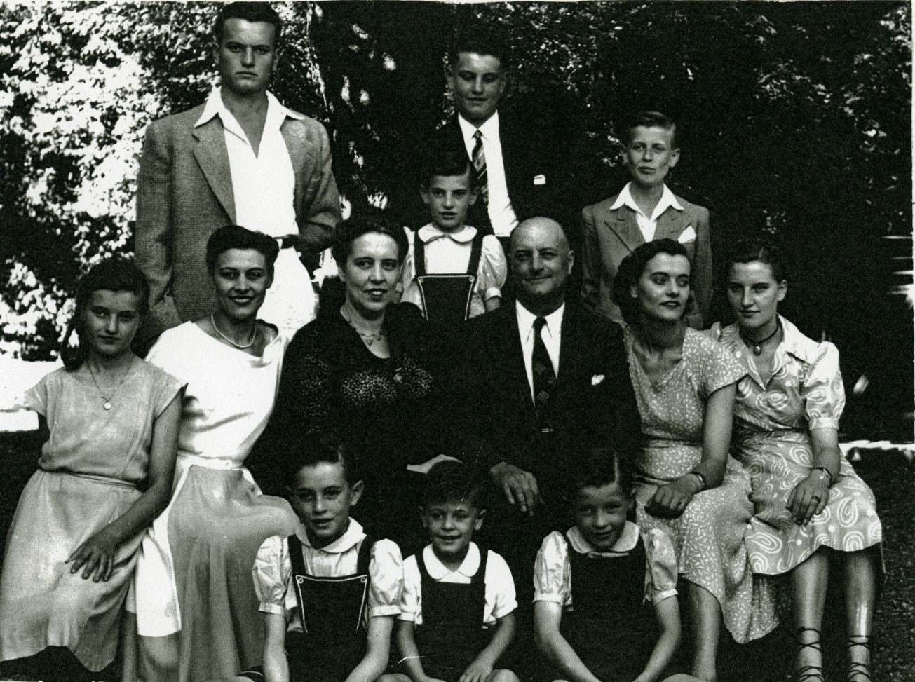 Louis et Denise avec leurs 11 enfants